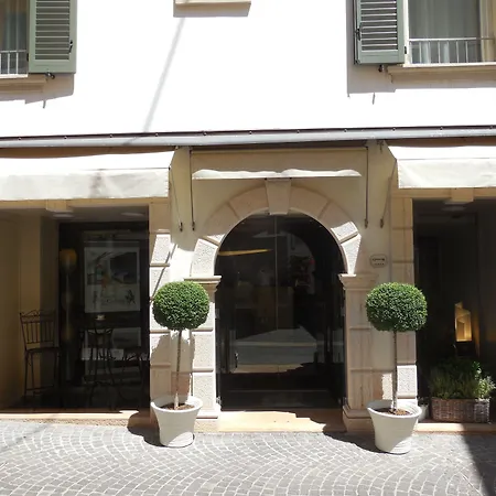 Palazzo Ai Capitani Szálloda 4*