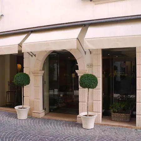 מלון Palazzo Ai Capitani פסקיארה דל גארדה
