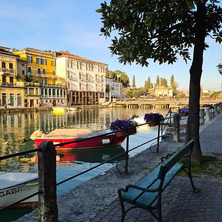 Palazzo Ai Capitani 4* بسكييرا ديل غاردا