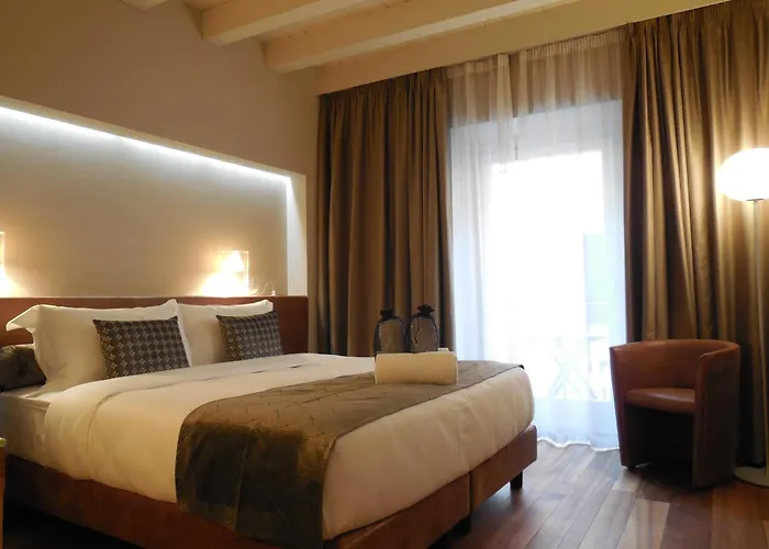 Palazzo Ai Capitani 4* Peschiera del Garda